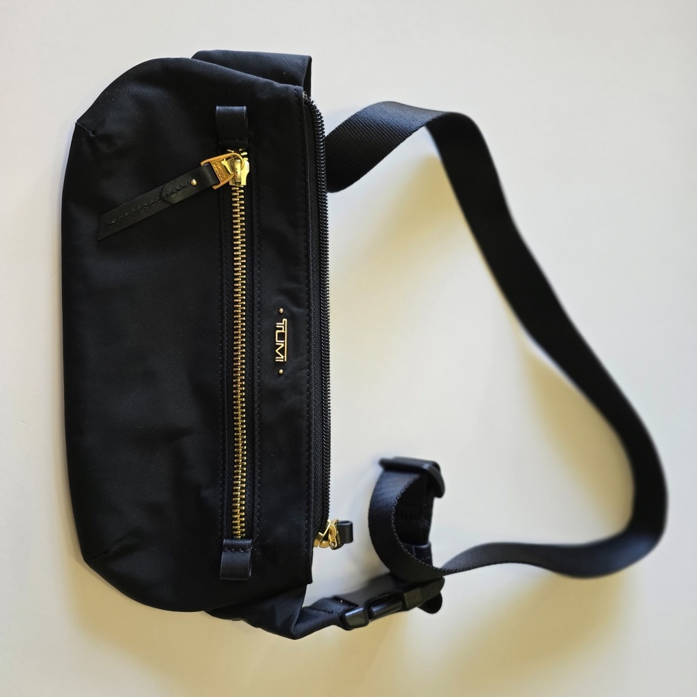 Tumi Women's Belt Bag - Like New Condition - Picture 7 of 9